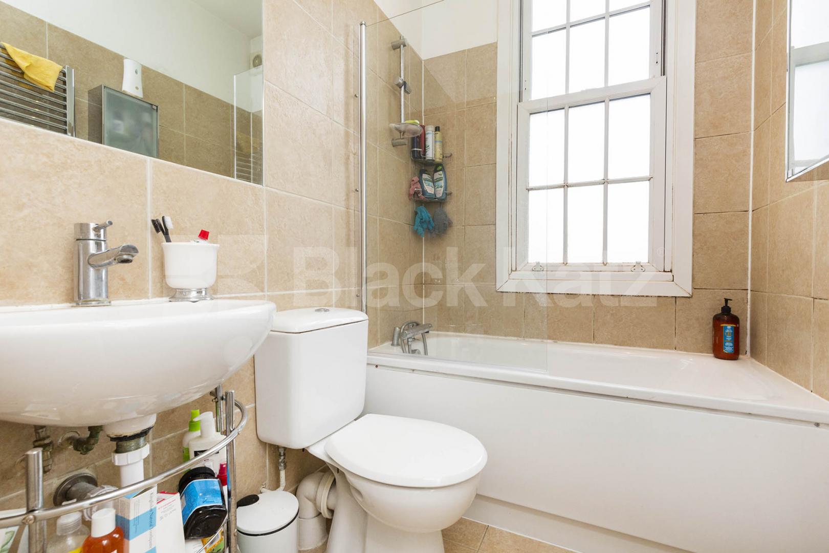 Beautiful one bedroom in a gated building Camden Road, Camden